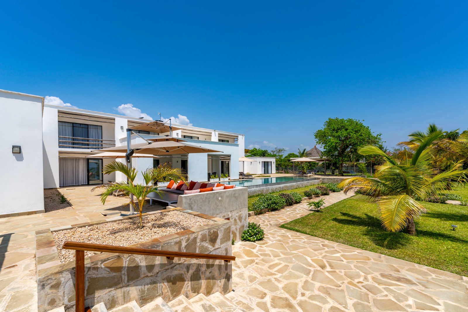 Casa Blanca Villa pool and palm-lined garden